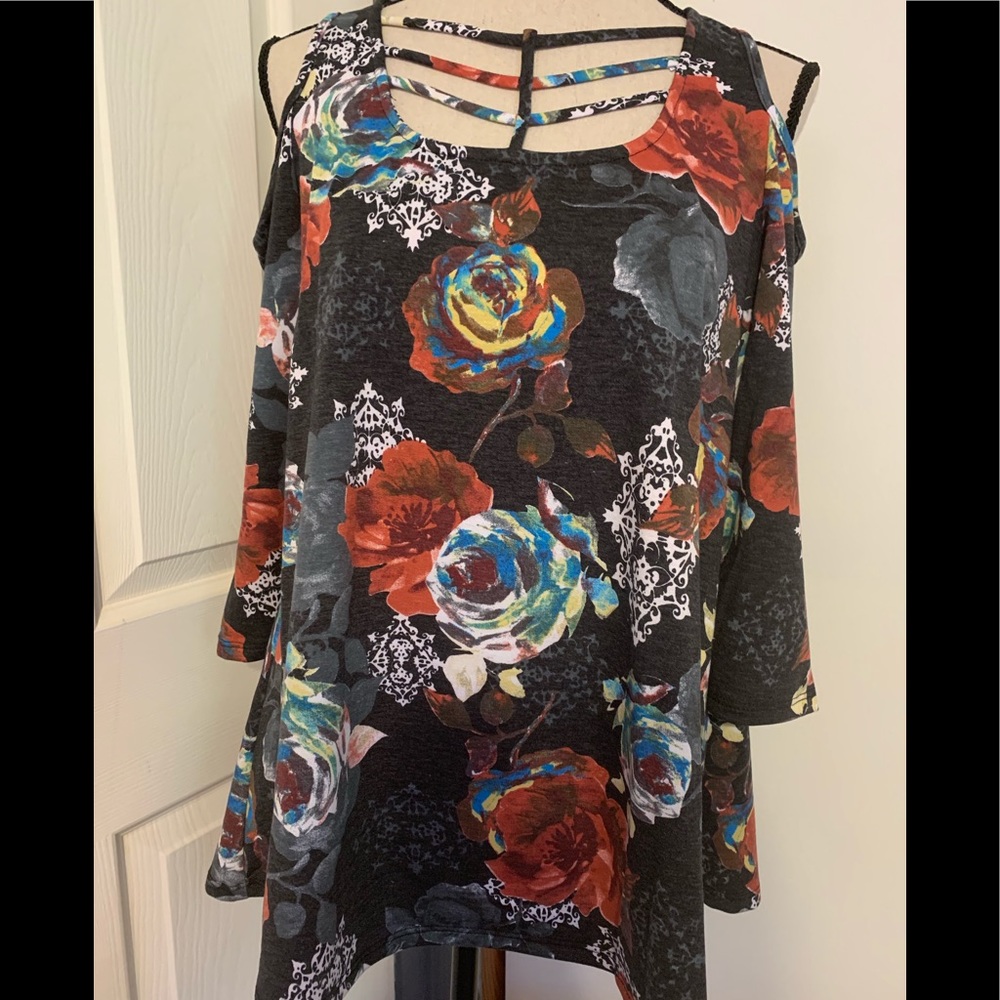 Charcoal Gray Cold Shoulder Floral Top - Picture 4 of 8